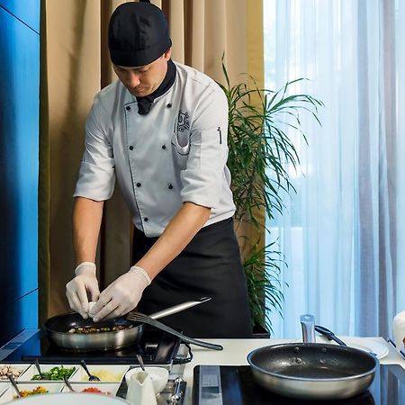 The Dostyk Hotel Almaty Bagian luar foto