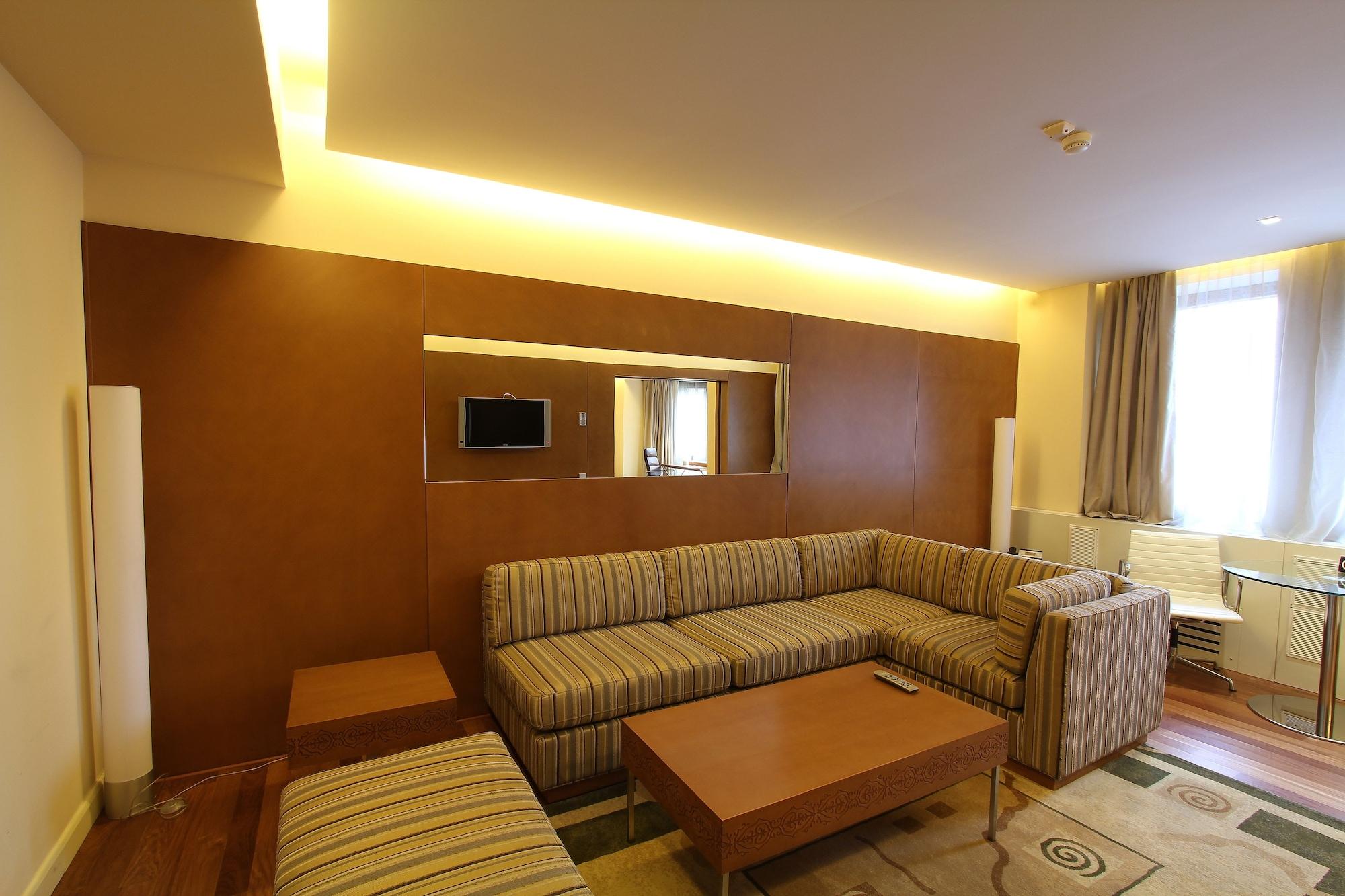 The Dostyk Hotel Almaty Bagian luar foto