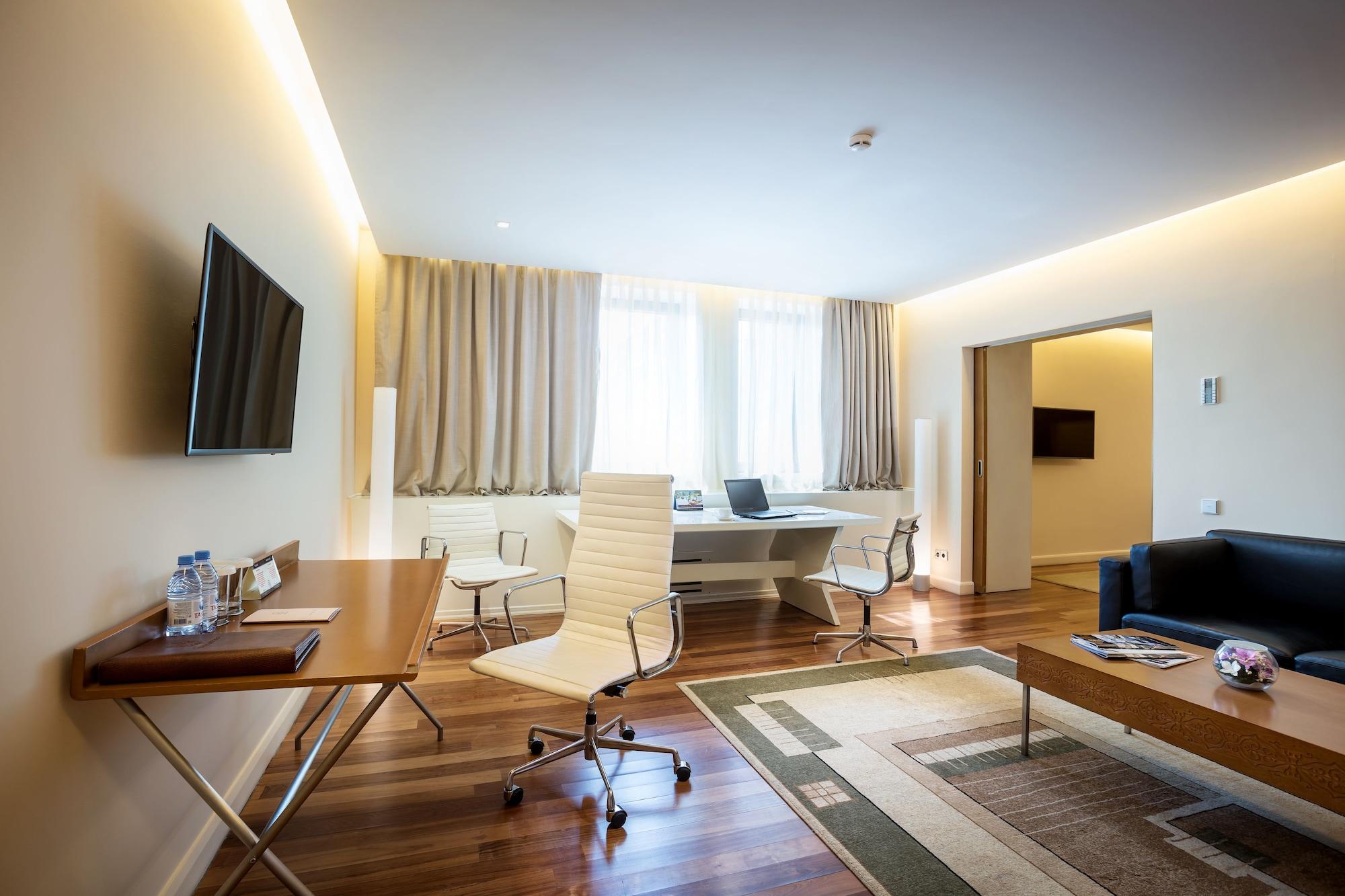 The Dostyk Hotel Almaty Bagian luar foto
