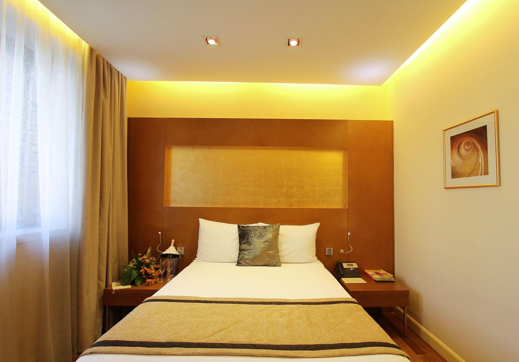 The Dostyk Hotel Almaty Bagian luar foto