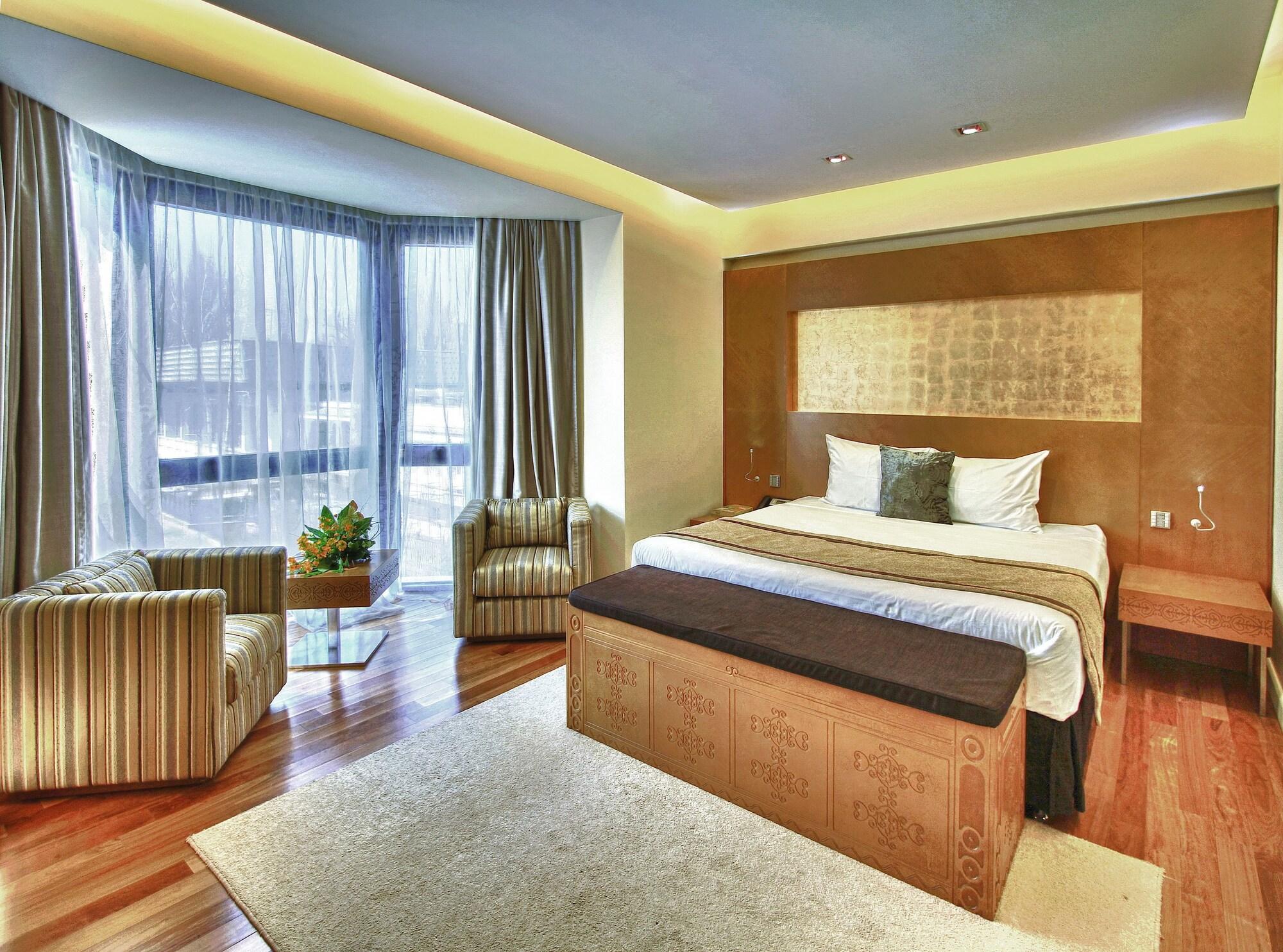 The Dostyk Hotel Almaty Bagian luar foto