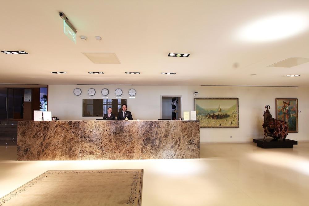 The Dostyk Hotel Almaty Bagian luar foto