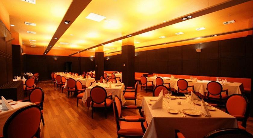 The Dostyk Hotel Almaty Bagian luar foto