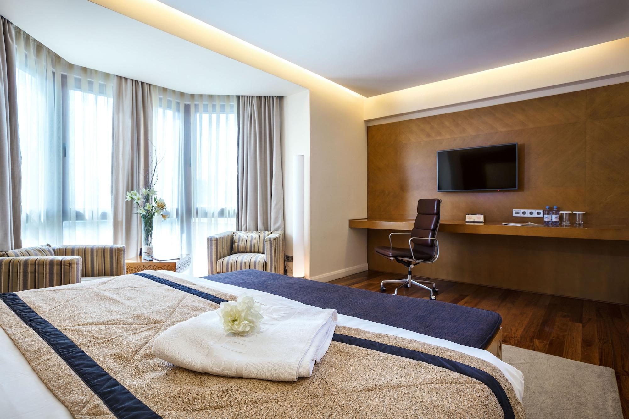 The Dostyk Hotel Almaty Bagian luar foto