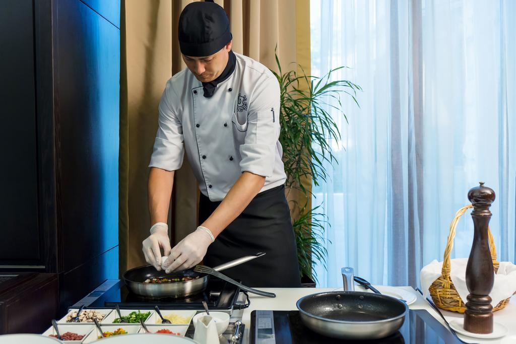 The Dostyk Hotel Almaty Bagian luar foto