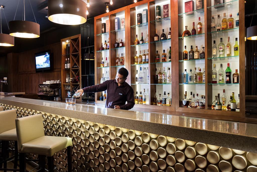 The Dostyk Hotel Almaty Bagian luar foto