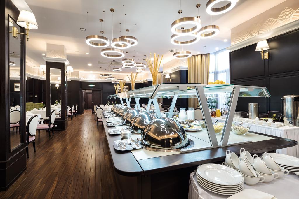 The Dostyk Hotel Almaty Bagian luar foto