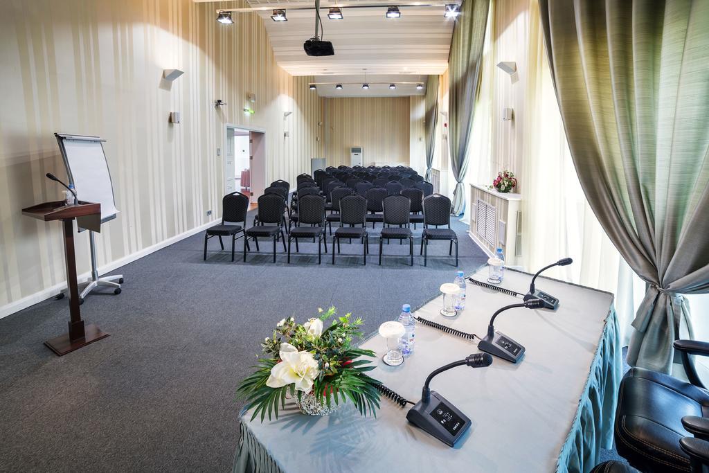 The Dostyk Hotel Almaty Bagian luar foto