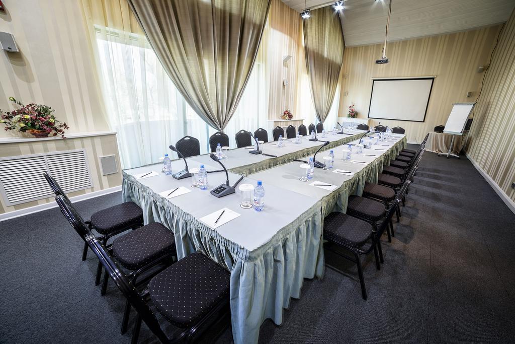 The Dostyk Hotel Almaty Bagian luar foto