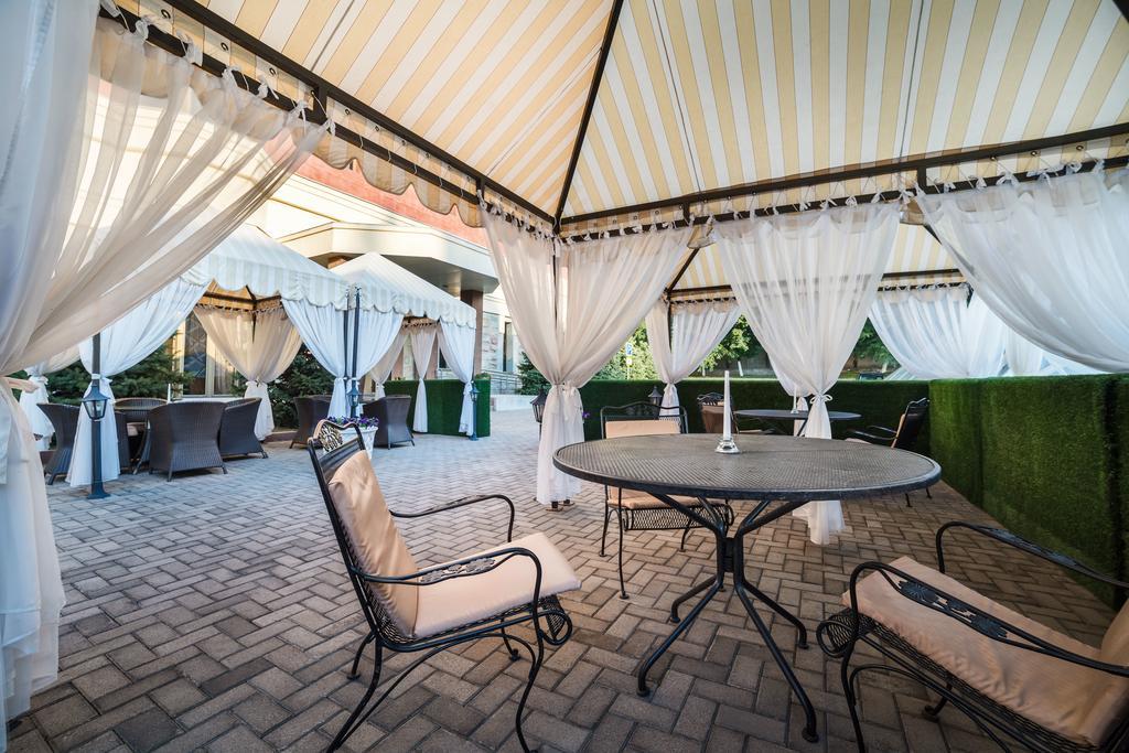The Dostyk Hotel Almaty Bagian luar foto