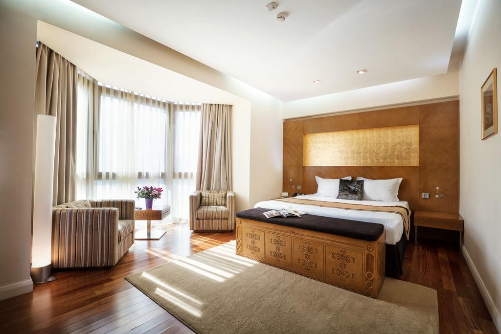 The Dostyk Hotel Almaty Bagian luar foto