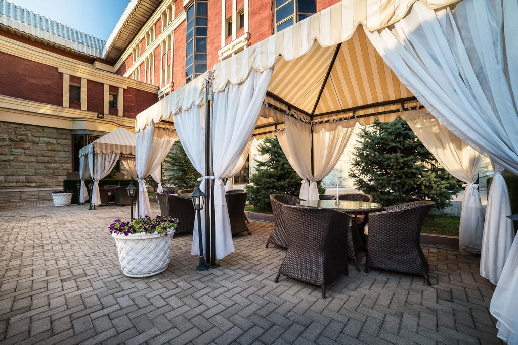 The Dostyk Hotel Almaty Bagian luar foto