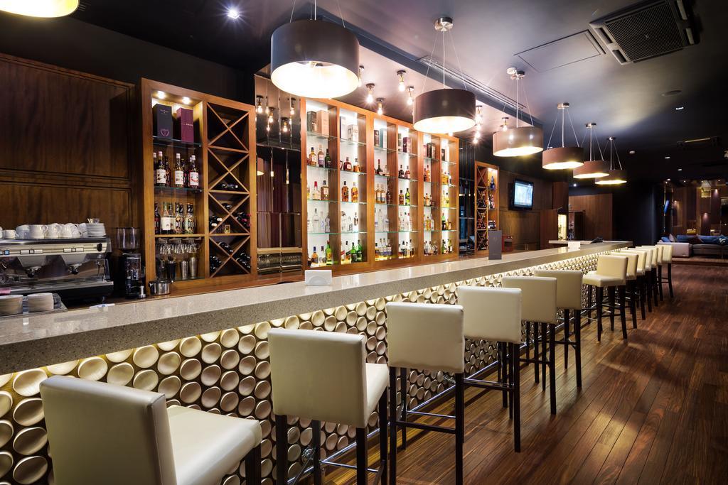 The Dostyk Hotel Almaty Bagian luar foto