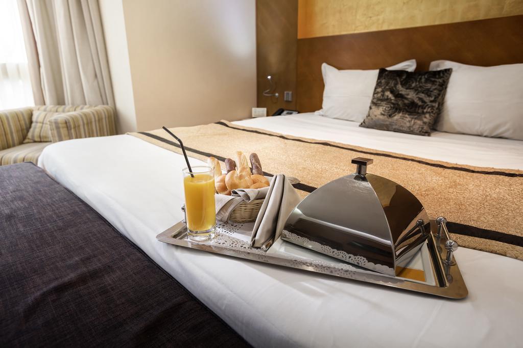 The Dostyk Hotel Almaty Bagian luar foto